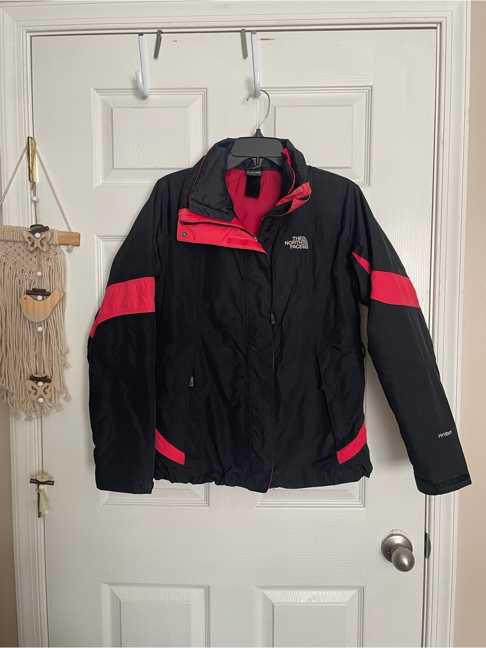 The North Face Women’s Medium Black and Pink Ski Snow Winter Jacket